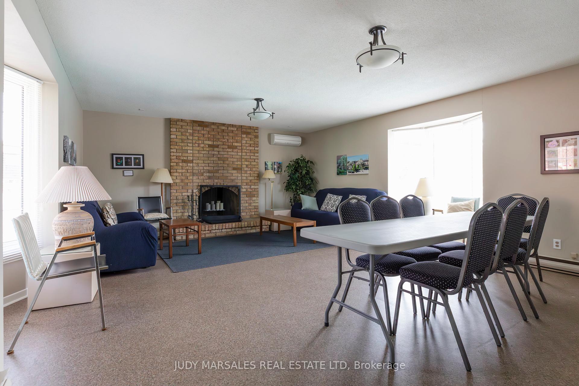 3 Bedrooms Condo at 3035 Glencrest, Burlington For sale