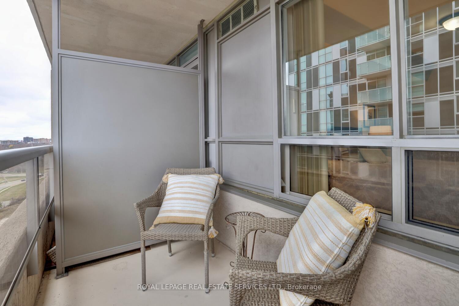 2 Bedrooms Condo at 5233 Dundas,  Toronto For sale