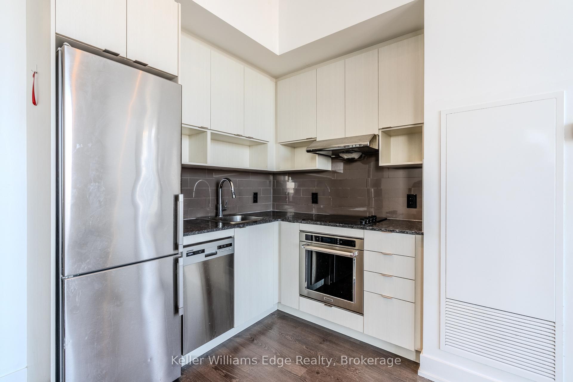 2 Bedrooms Condo at 7 Mabelle,  Toronto For sale