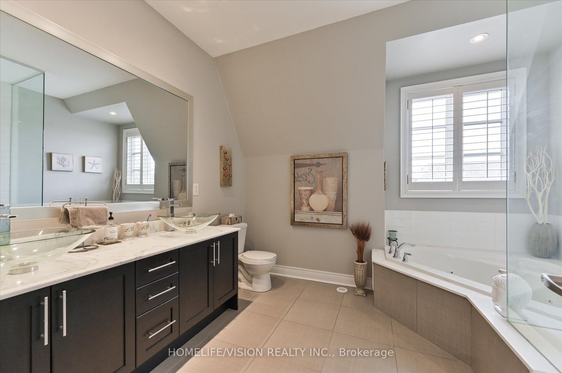 4 Bedrooms Condo at 2 Agar, Vaughan For sale
