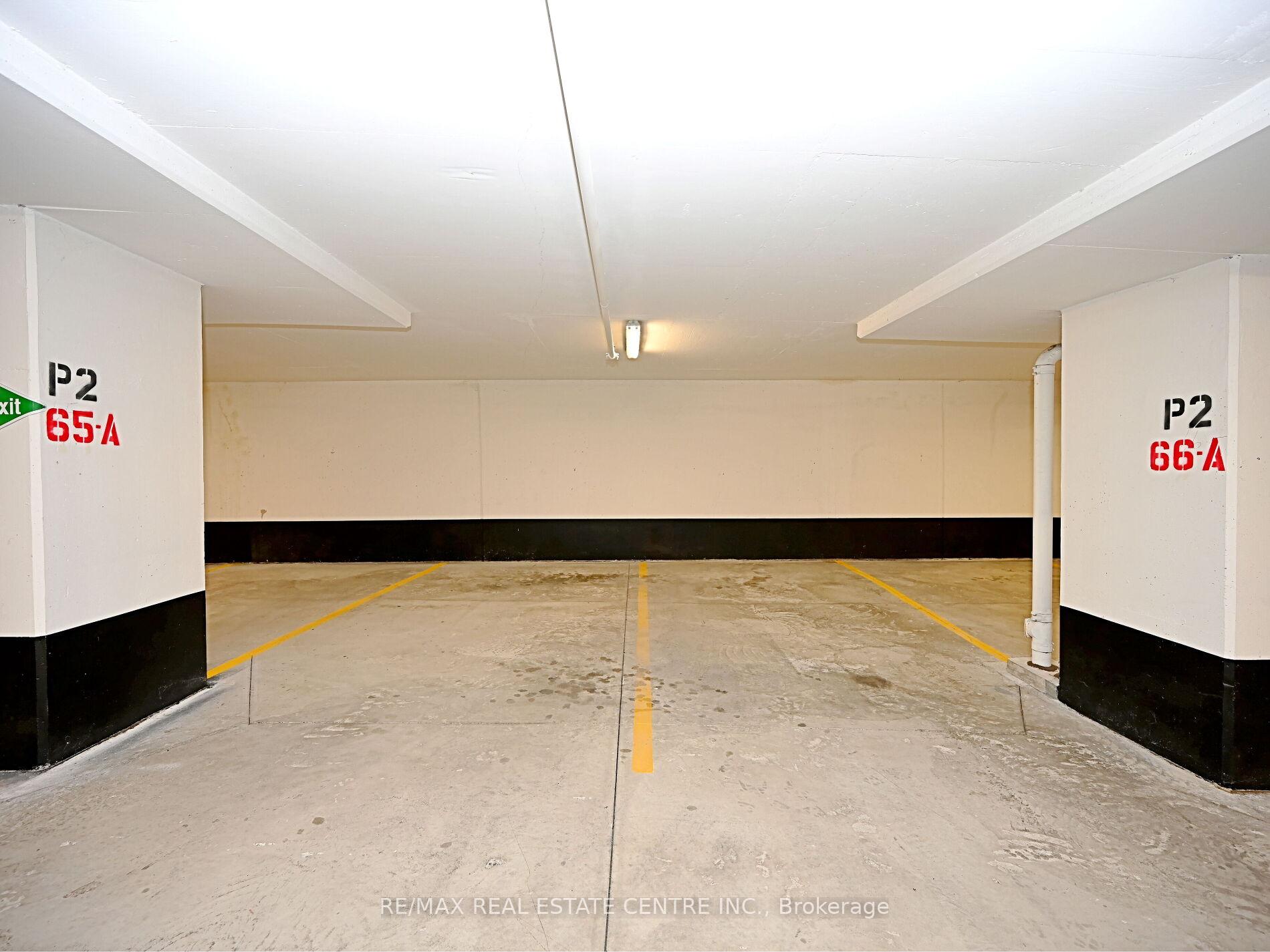 2 Bedrooms Condo at 65 Speers, Oakville For sale