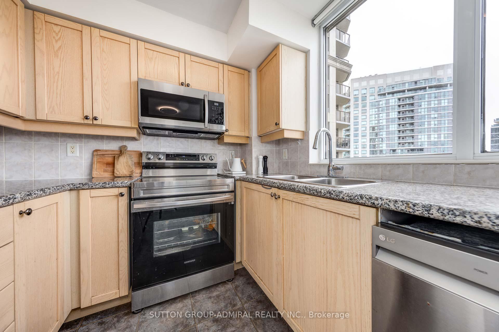 2 Bedrooms Condo at 78 Harrison Garden, Toronto For sale