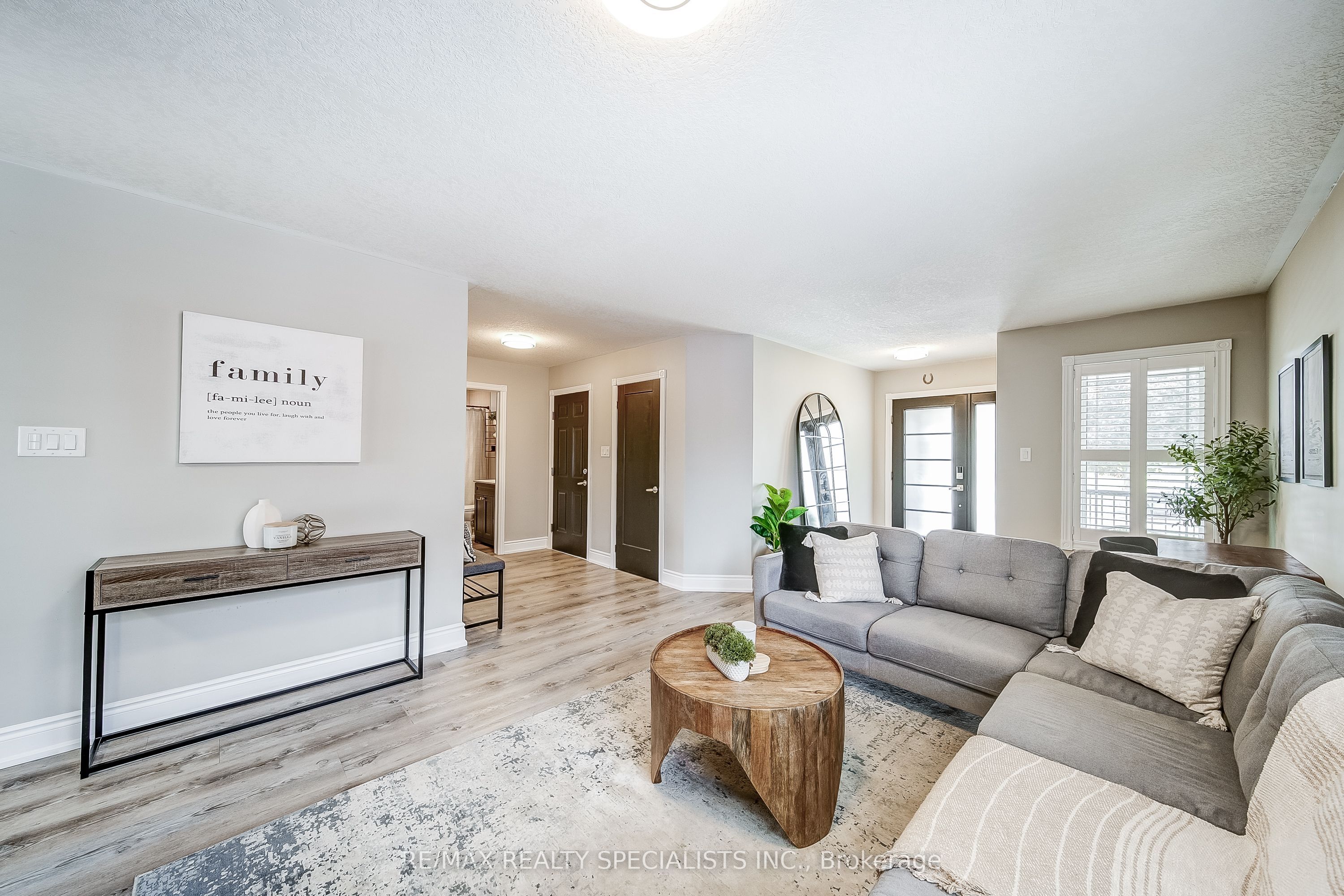 8 Wyman Crescent