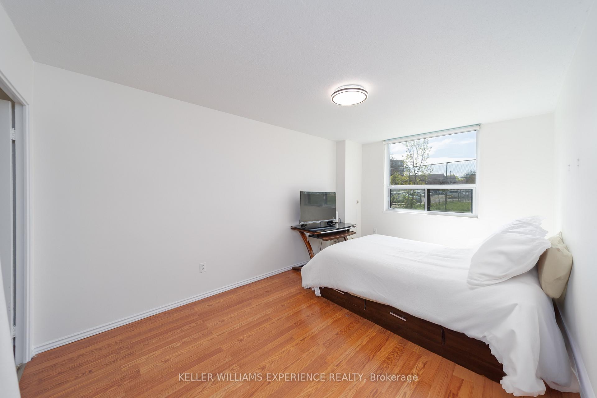 2 Bedrooms Condo at 180 Markham, Toronto For sale