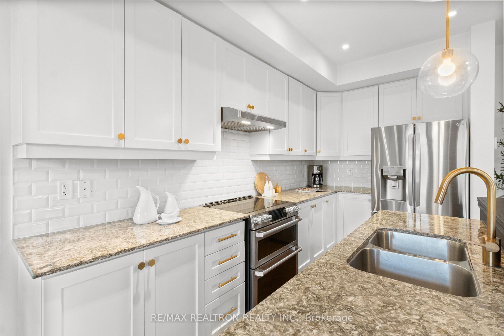 4 Bedrooms Condo at 1331 Major Mackenzie, Vaughan For sale