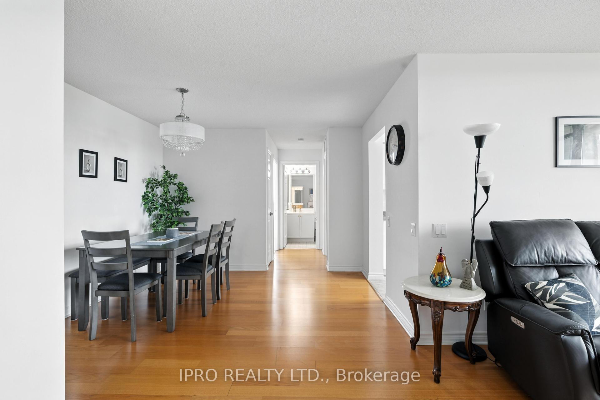 3 Bedrooms Condo at 61 Town Centre, Toronto For sale