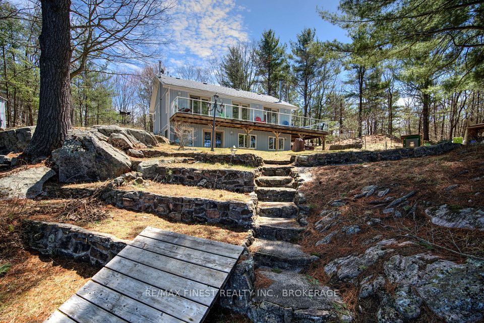 1395 Fifth Lake