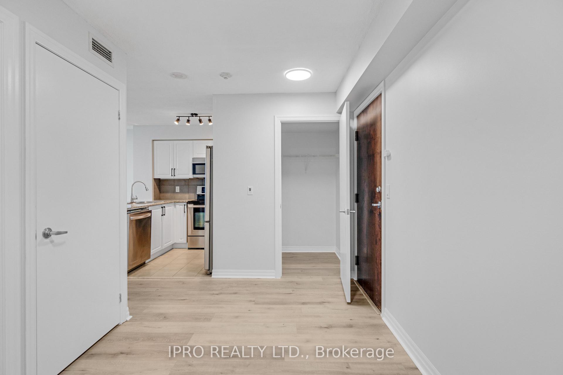 2 Bedrooms Condo at 16 Yonge, Toronto For sale
