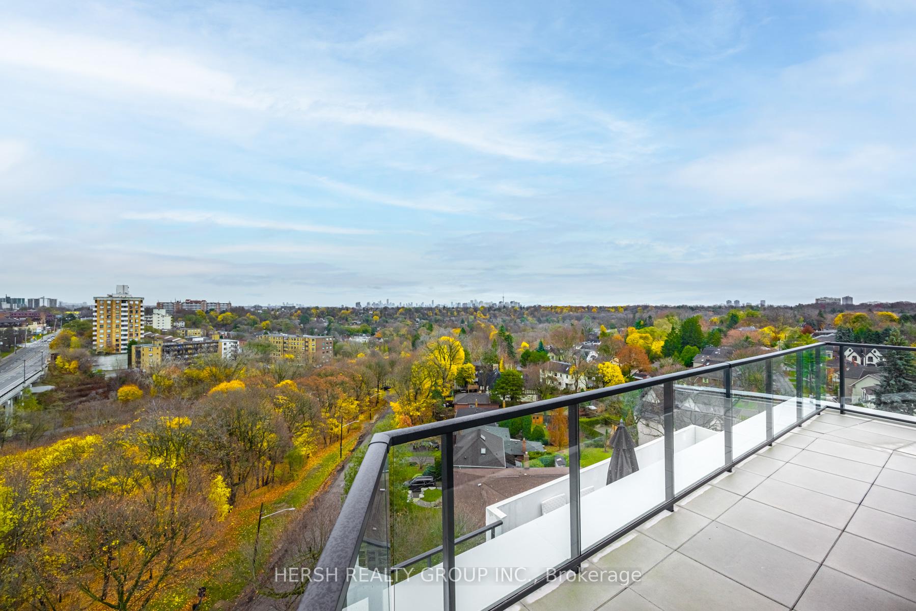 2 Bedrooms Condo at 160 Kingsway, Toronto For sale