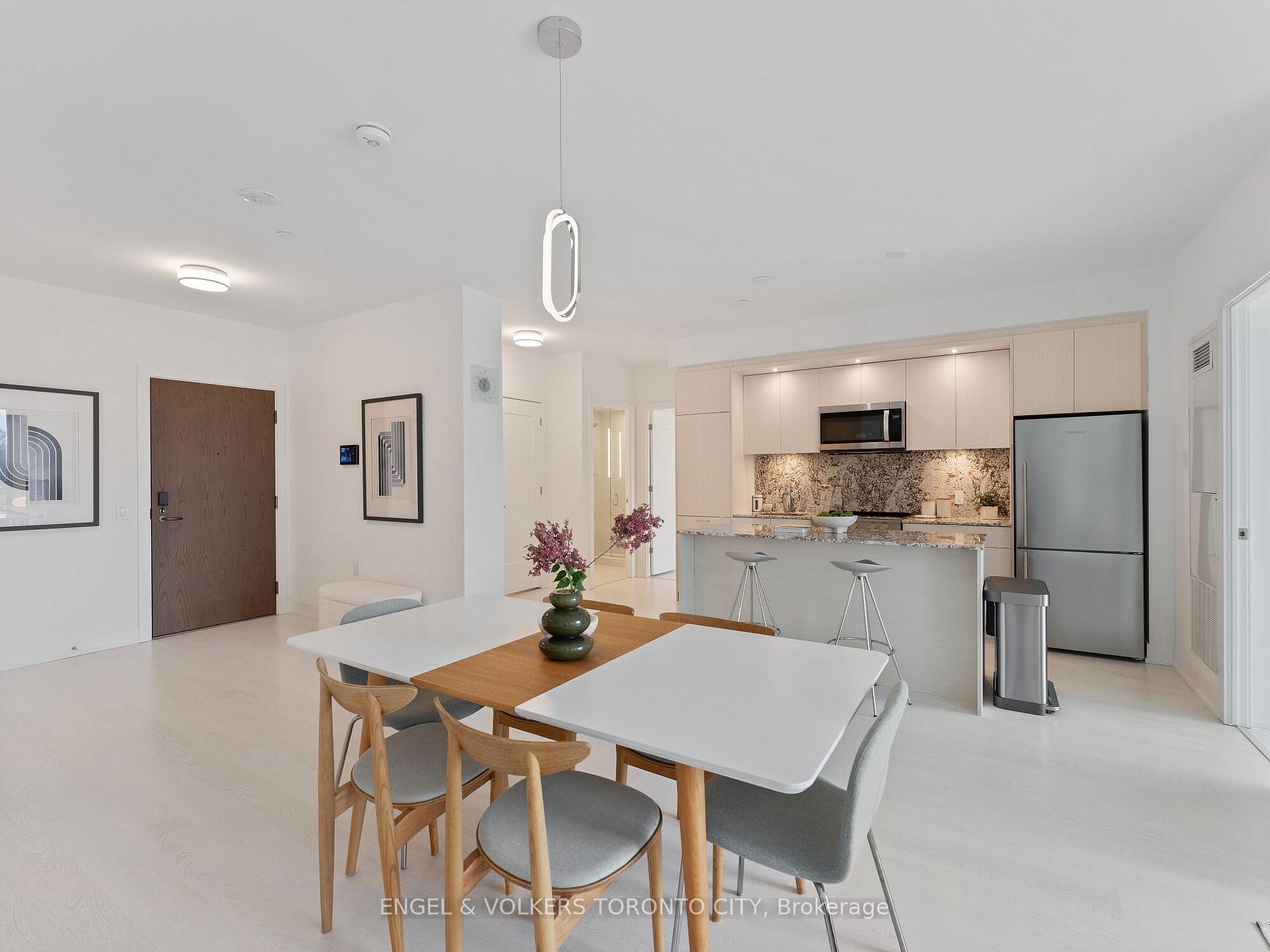 4 Bedrooms Condo at 30 Inn On The Park, Toronto For sale