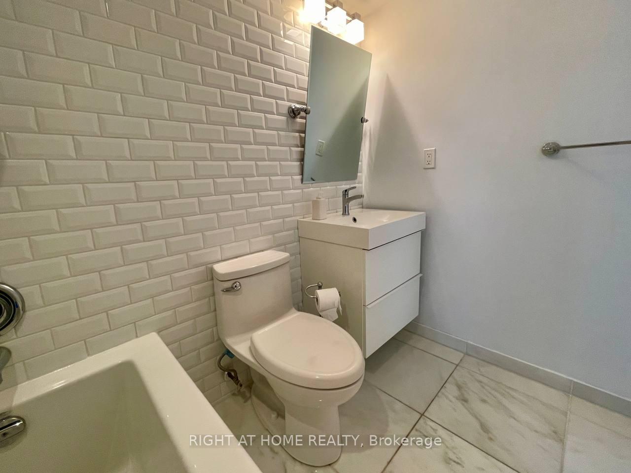 2 Bedrooms Condo at 1001 Bay, Toronto For sale