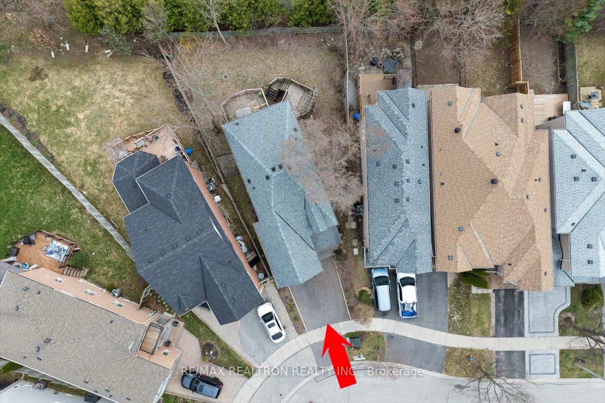 52 Carousel Crescent, Richmond Hill, ON L4E 3X6