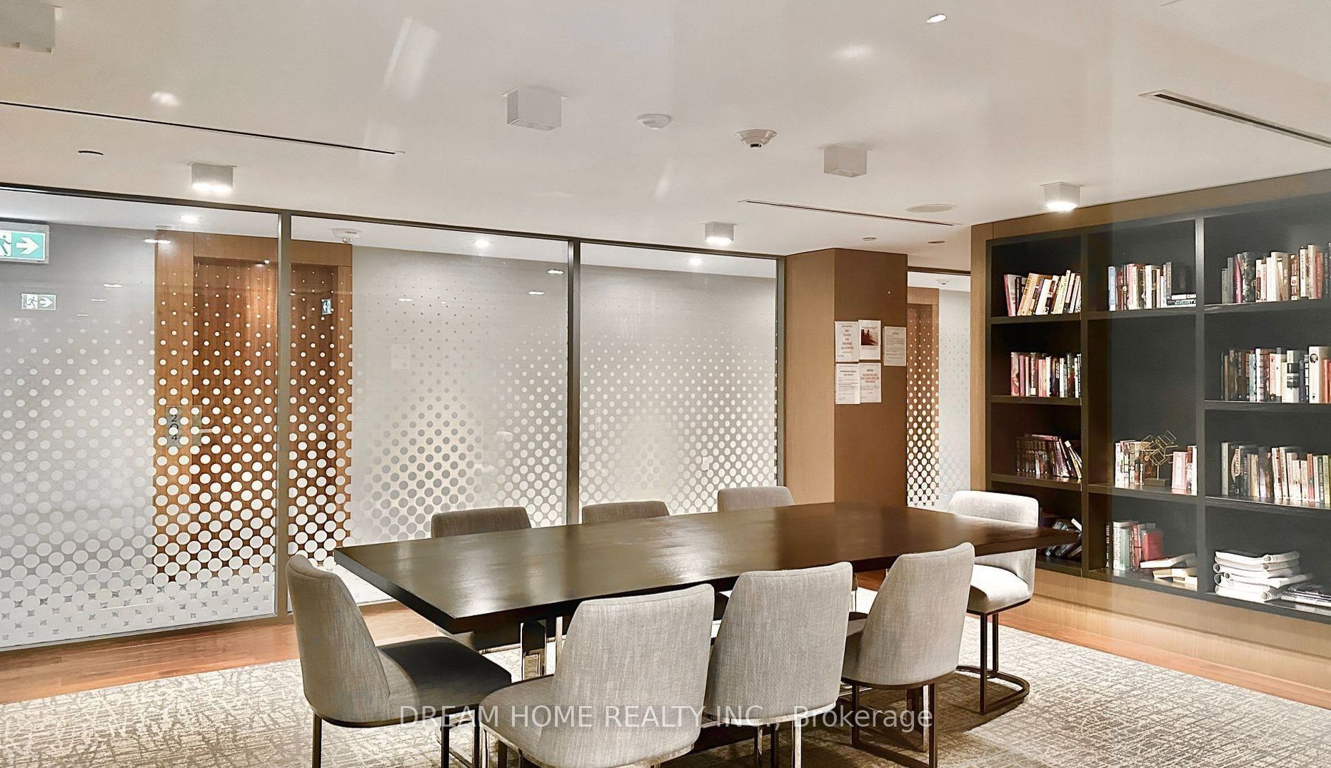 15 Queens Quay E, #515