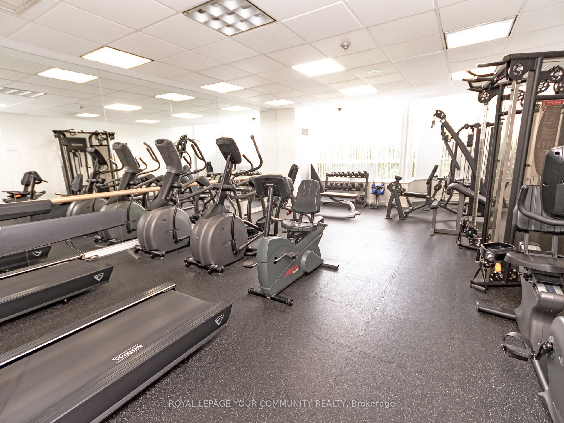 2 Bedrooms Condo at 11 Townsgate, Vaughan For sale