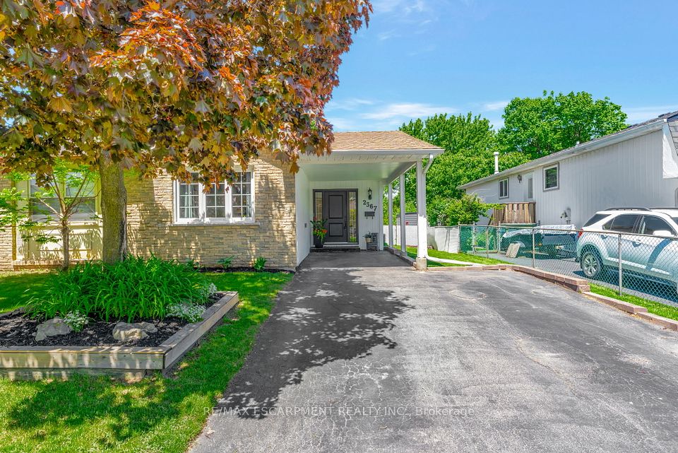 2367 Holyhead Drive, Burlington, ON L7P 3V2
