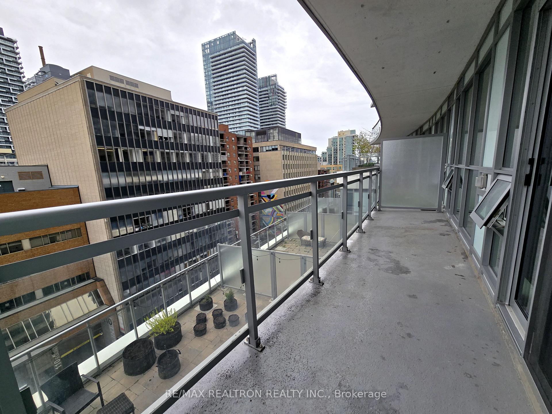 2 Bedrooms Condo at 89 Dunfield,  Toronto For sale