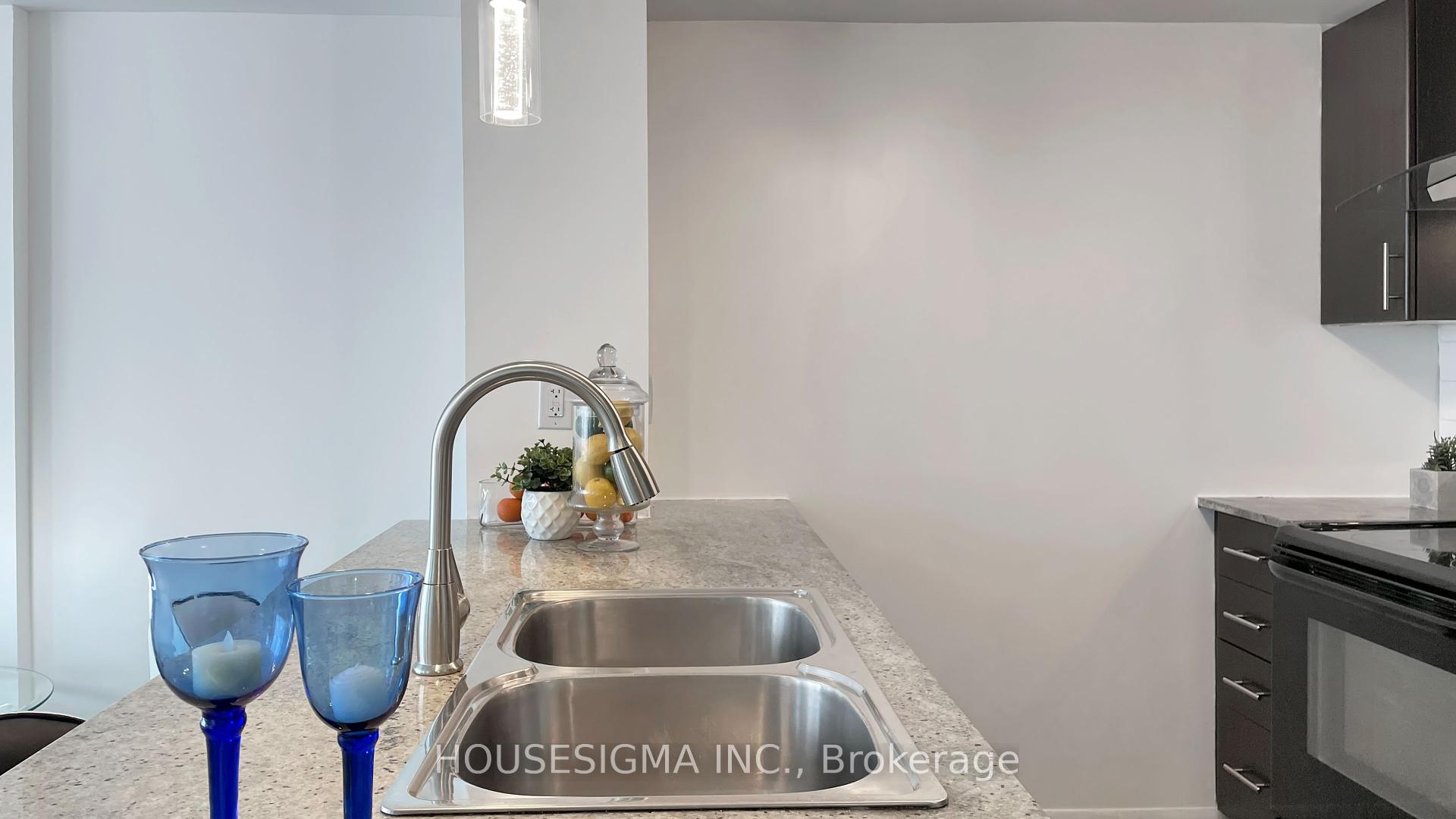 2 Bedrooms Condo at 190 Borough,  Toronto For sale
