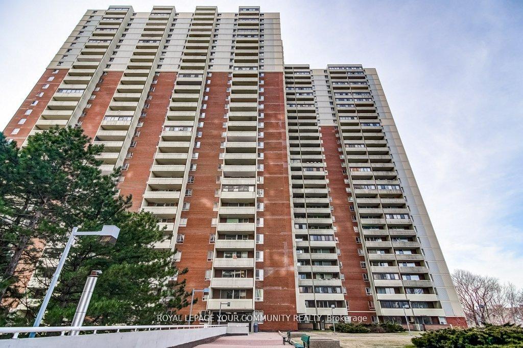 3 Bedrooms Condo at 1 Massey, Toronto For sale