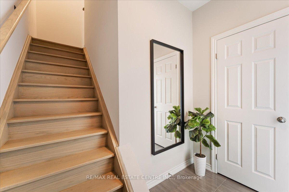 2 Bedrooms Condo at 219 Dundas, Hamilton For sale
