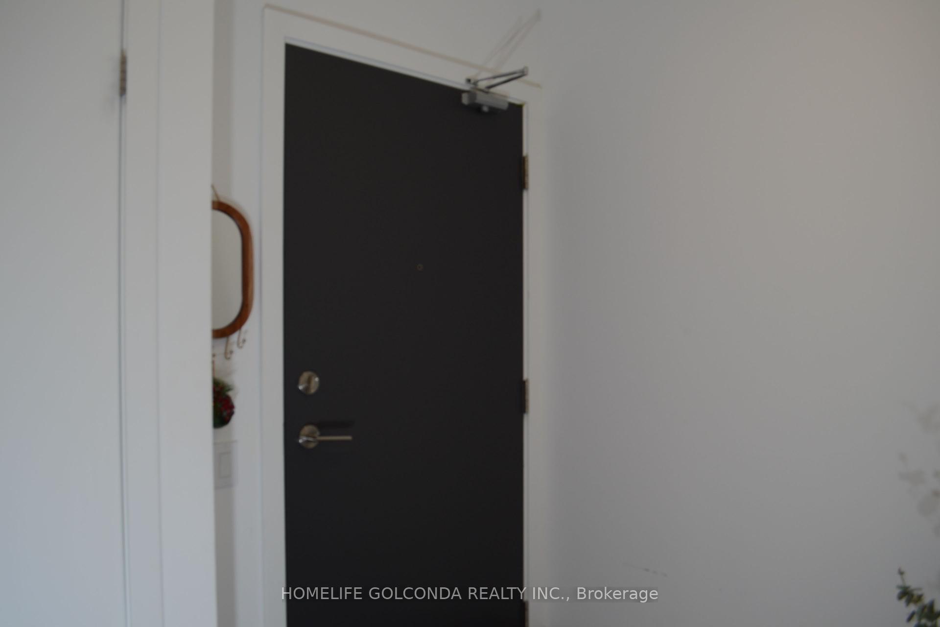 3 Bedrooms Condo at 7 Golden Lion,  Toronto For sale