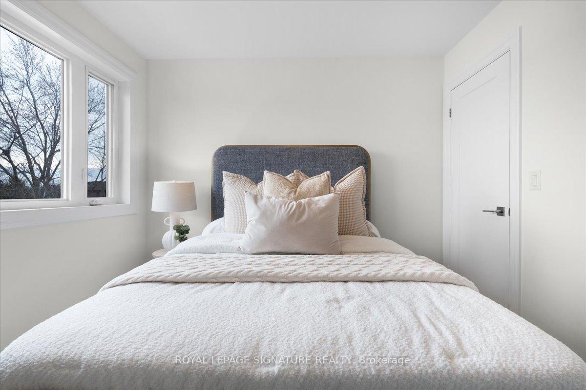 3 Bedrooms Condo at 2154 Walkers,  Burlington For sale