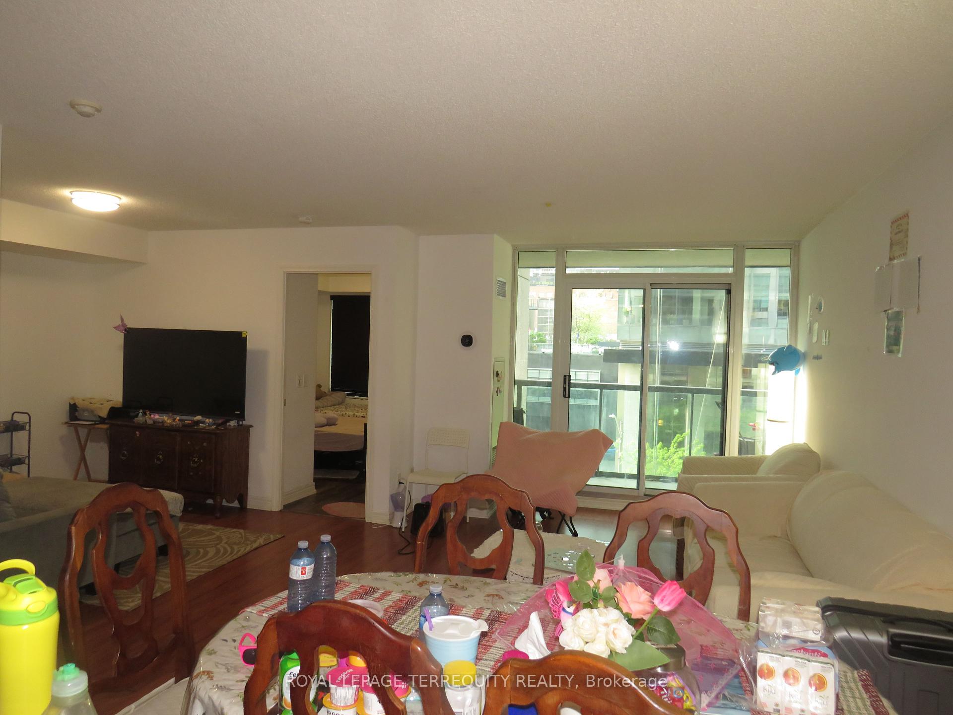 2 Bedrooms Condo at 30 Grand Trunk, Toronto For sale