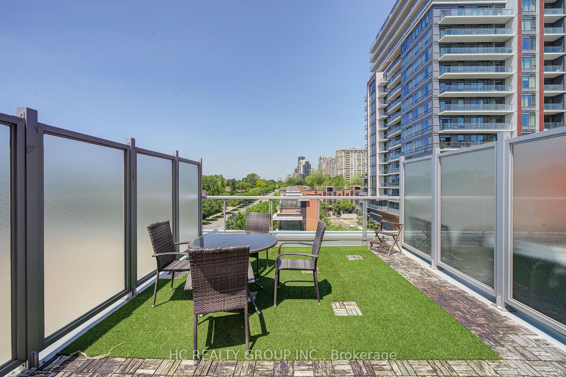2 Bedrooms Condo at 30 Canterbury, Toronto For sale