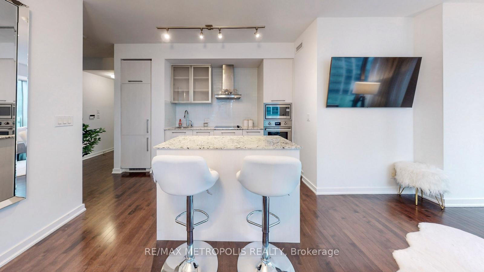 2 Bedrooms Condo at 12 York,  Toronto For sale