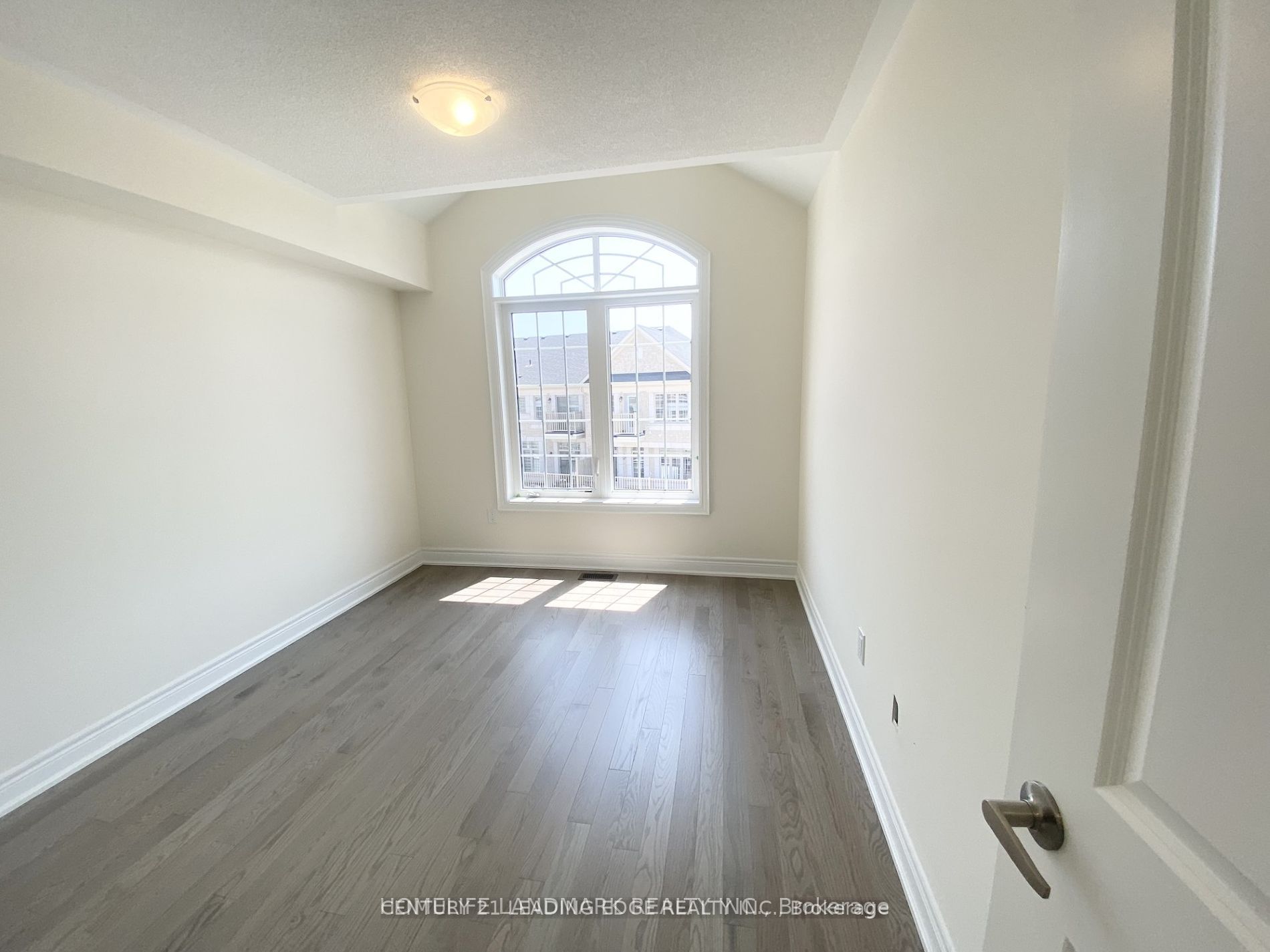2 phillipsen Way