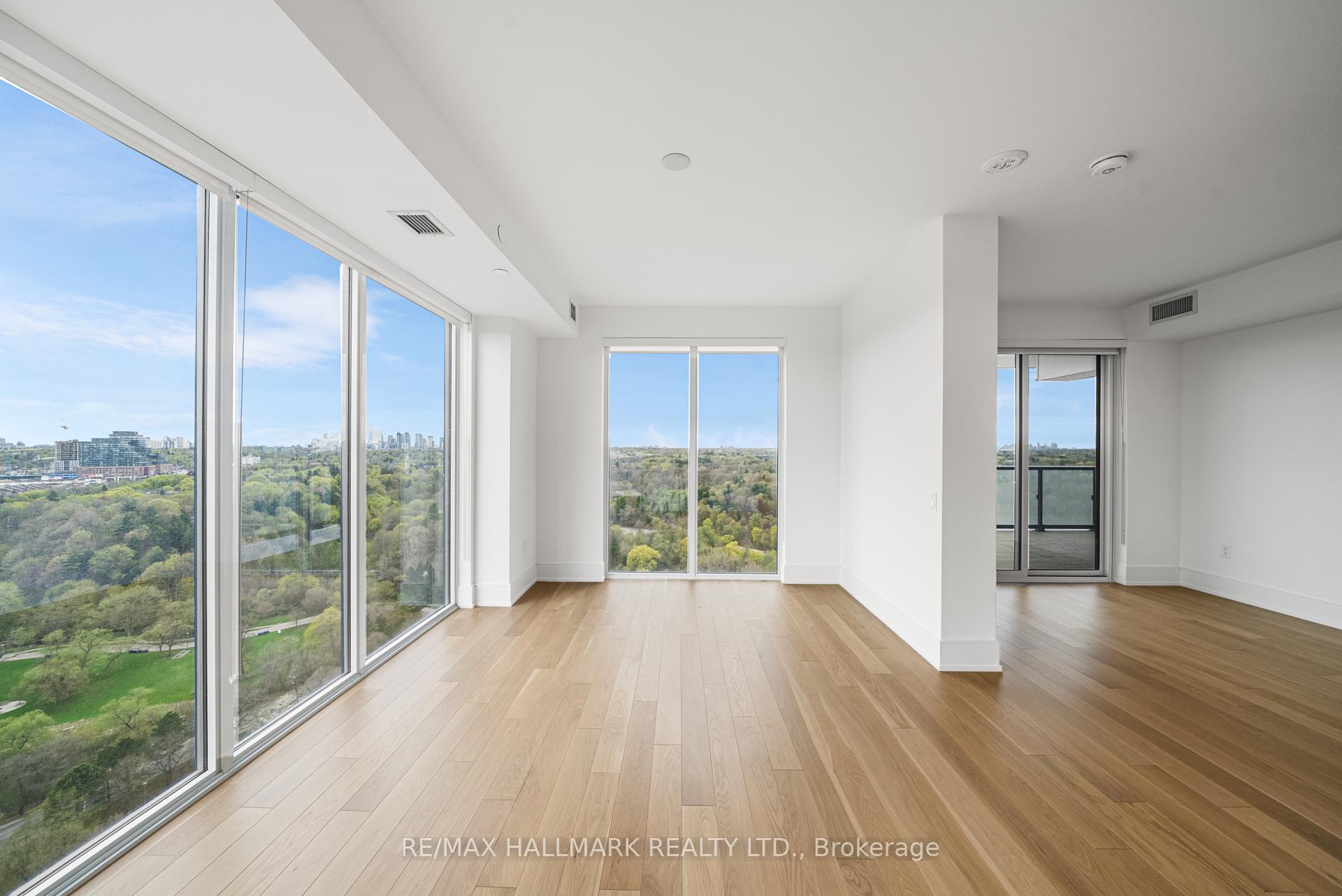 3 Bedrooms Condo at 10 Inn On The Park, Toronto For sale
