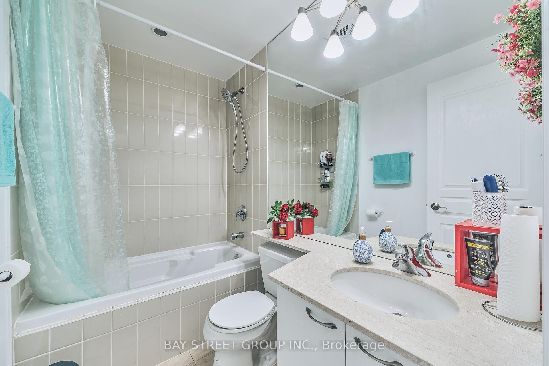 2 Bedrooms Condo at 777 STEELES,  Toronto For sale