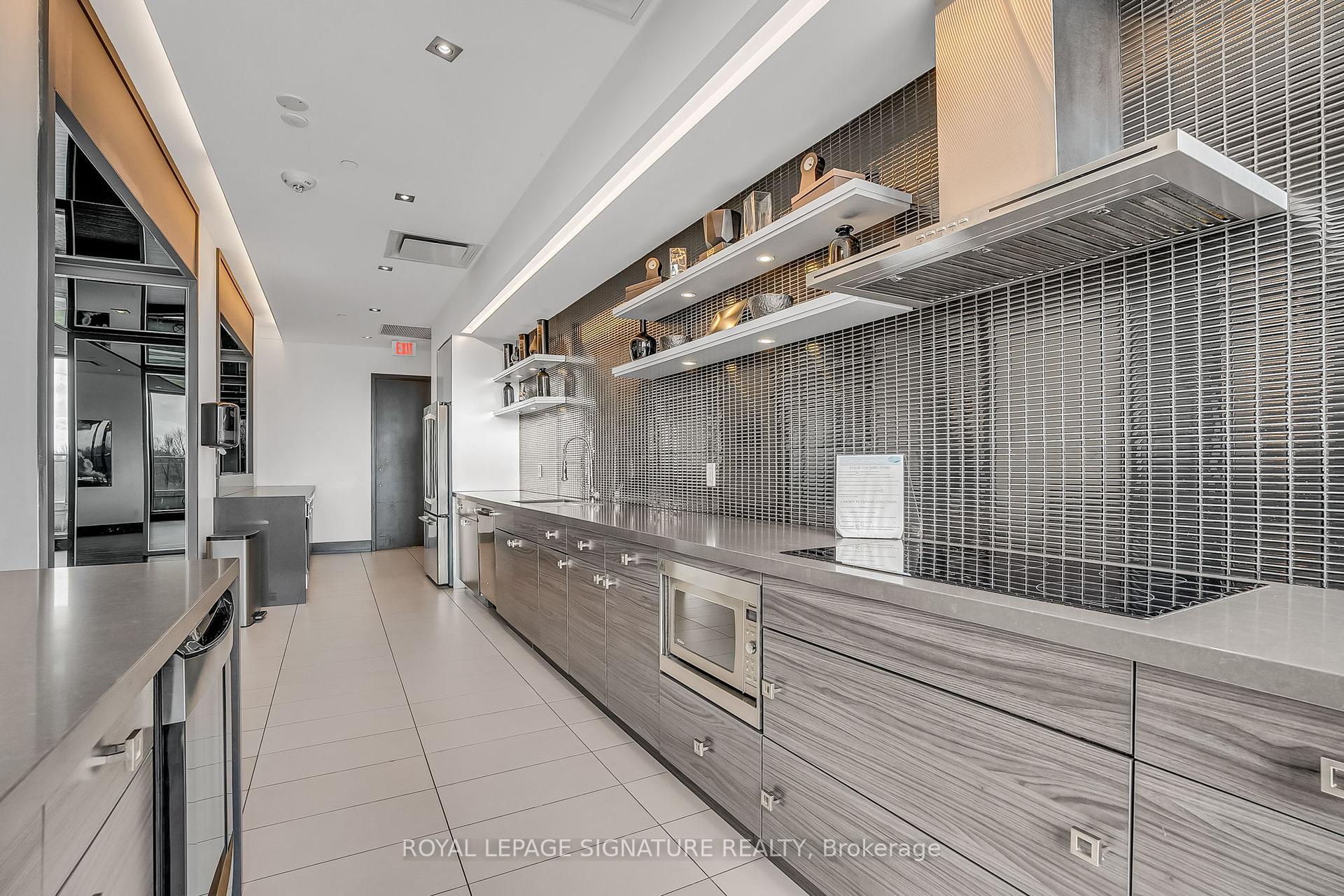 1 Bedroom Condo at 33 Shore Breeze,  Toronto For sale