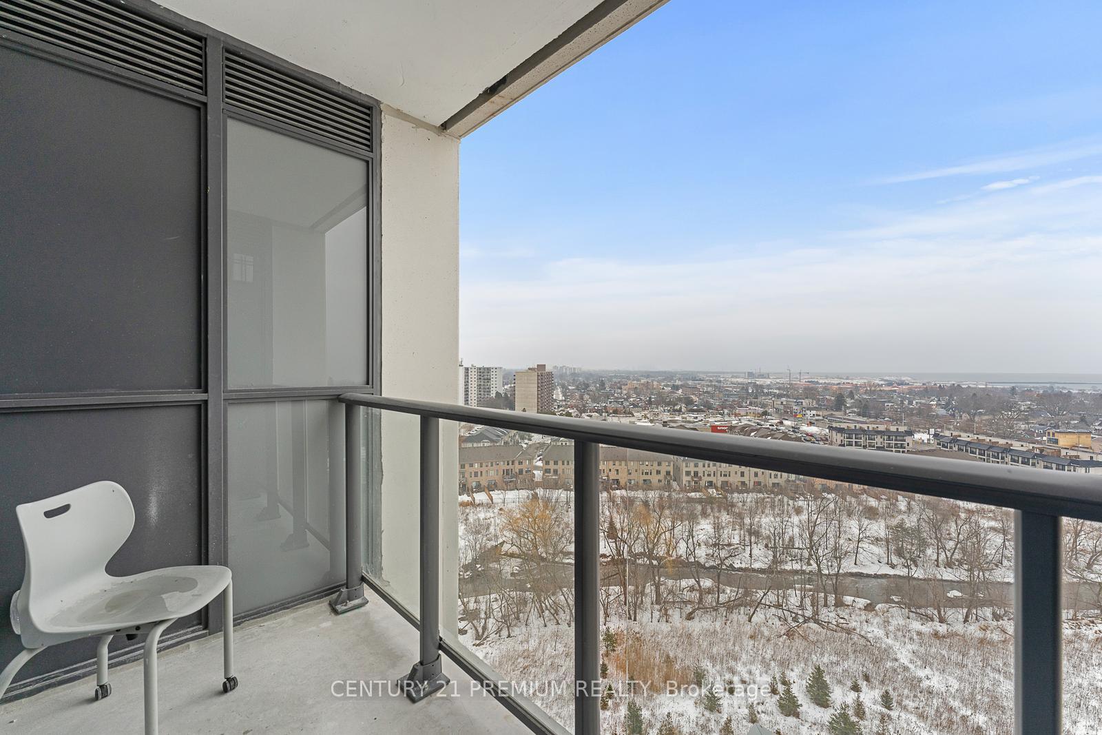 3 Bedrooms Condo at 1063 Douglas Mccurdy Comm, Mississauga For sale
