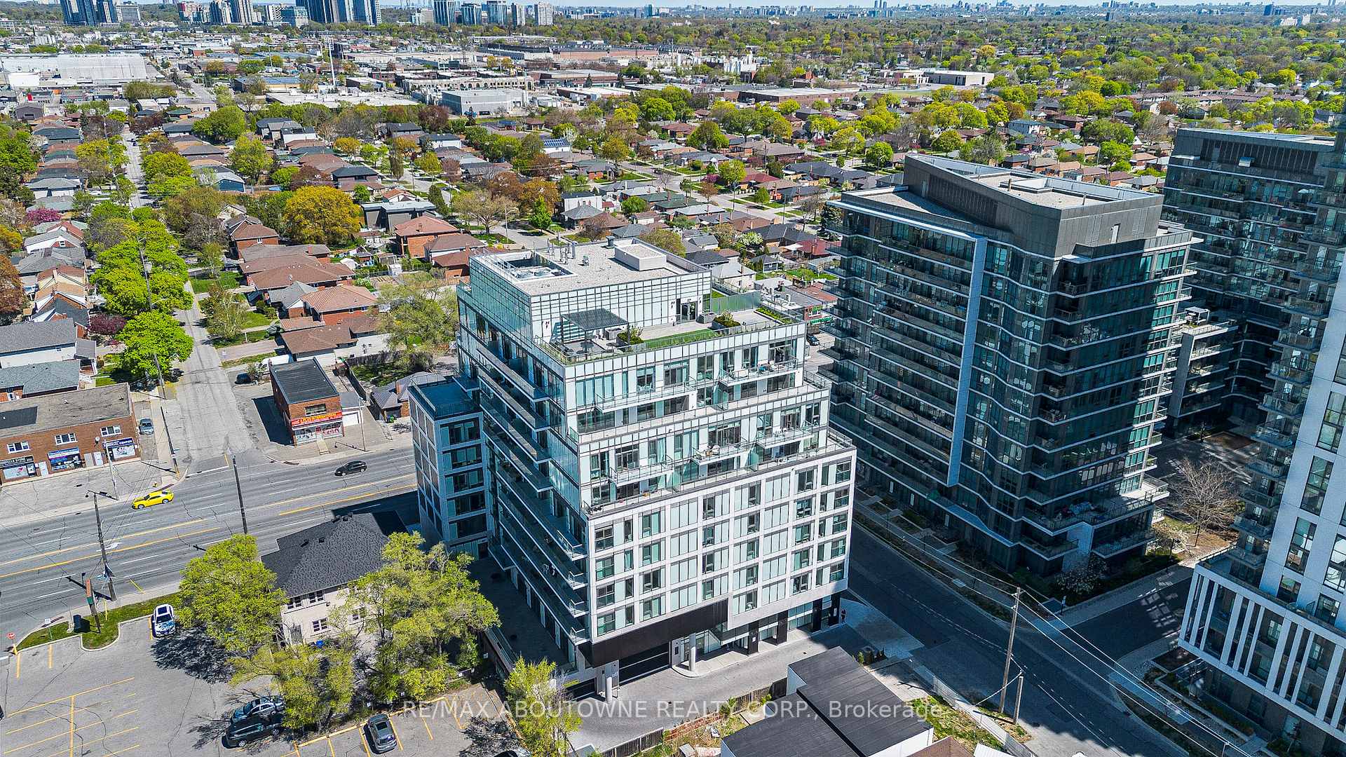 3 Bedrooms Condo at 1195 The Queensway, Toronto For sale