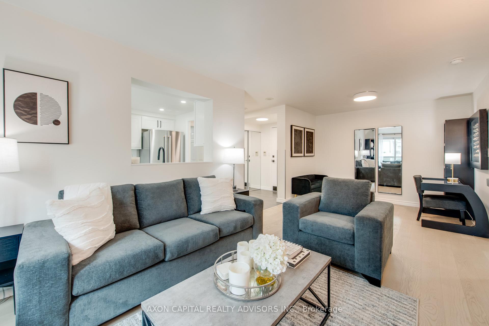 2 Bedrooms Condo at 168 Simcoe, Toronto For sale