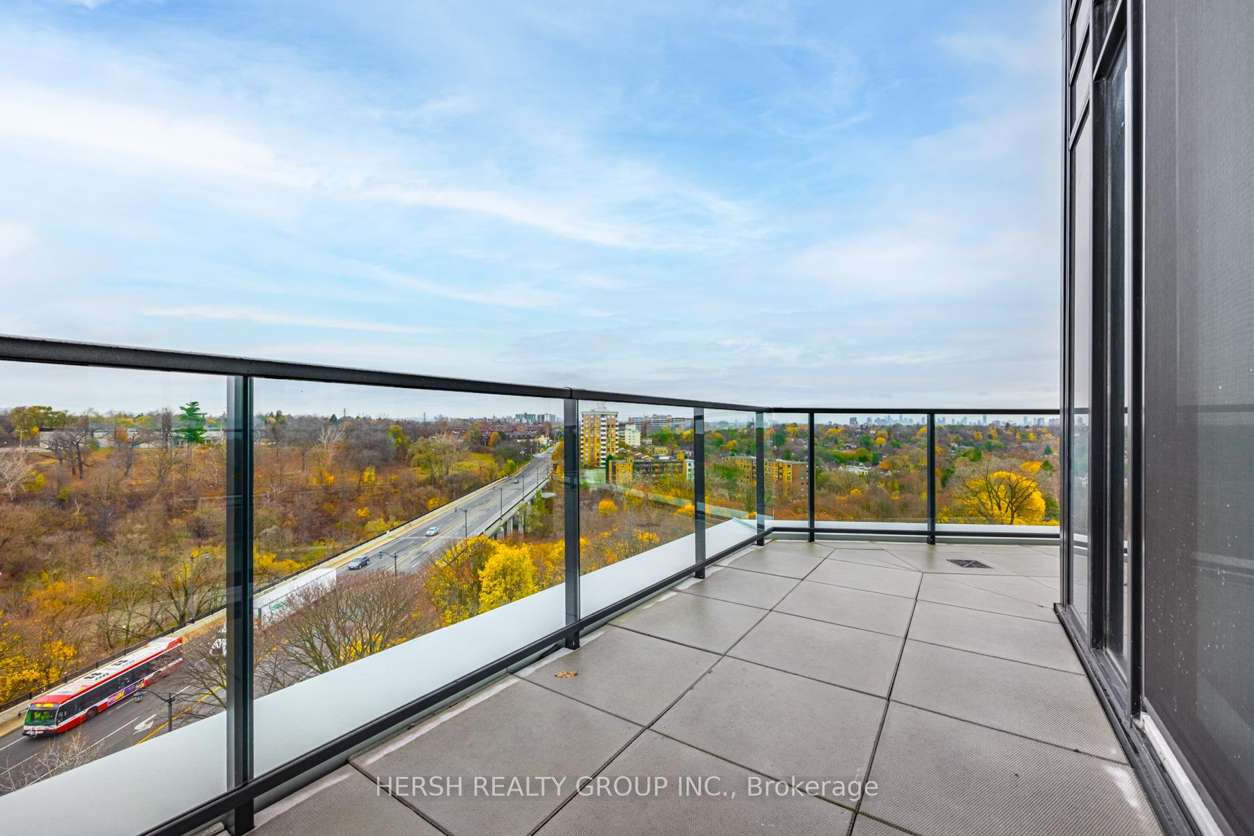 2 Bedrooms Condo at 160 Kingsway, Toronto For sale