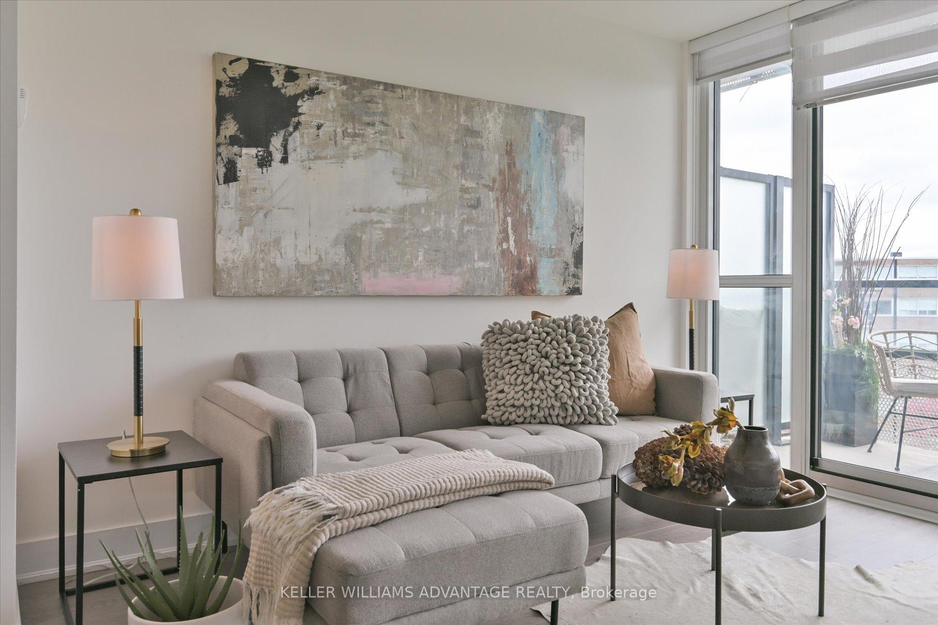 2 Bedrooms Condo at 99 The Donway, Toronto For sale