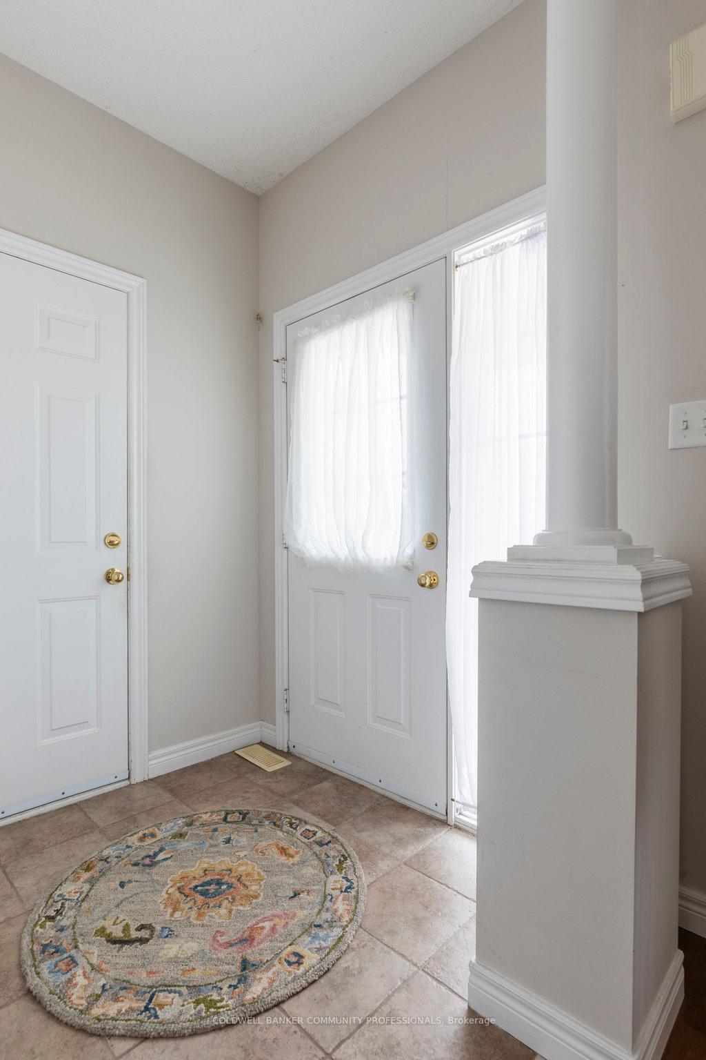 2 Bedrooms Condo at 130 Southbrook, Hamilton For sale