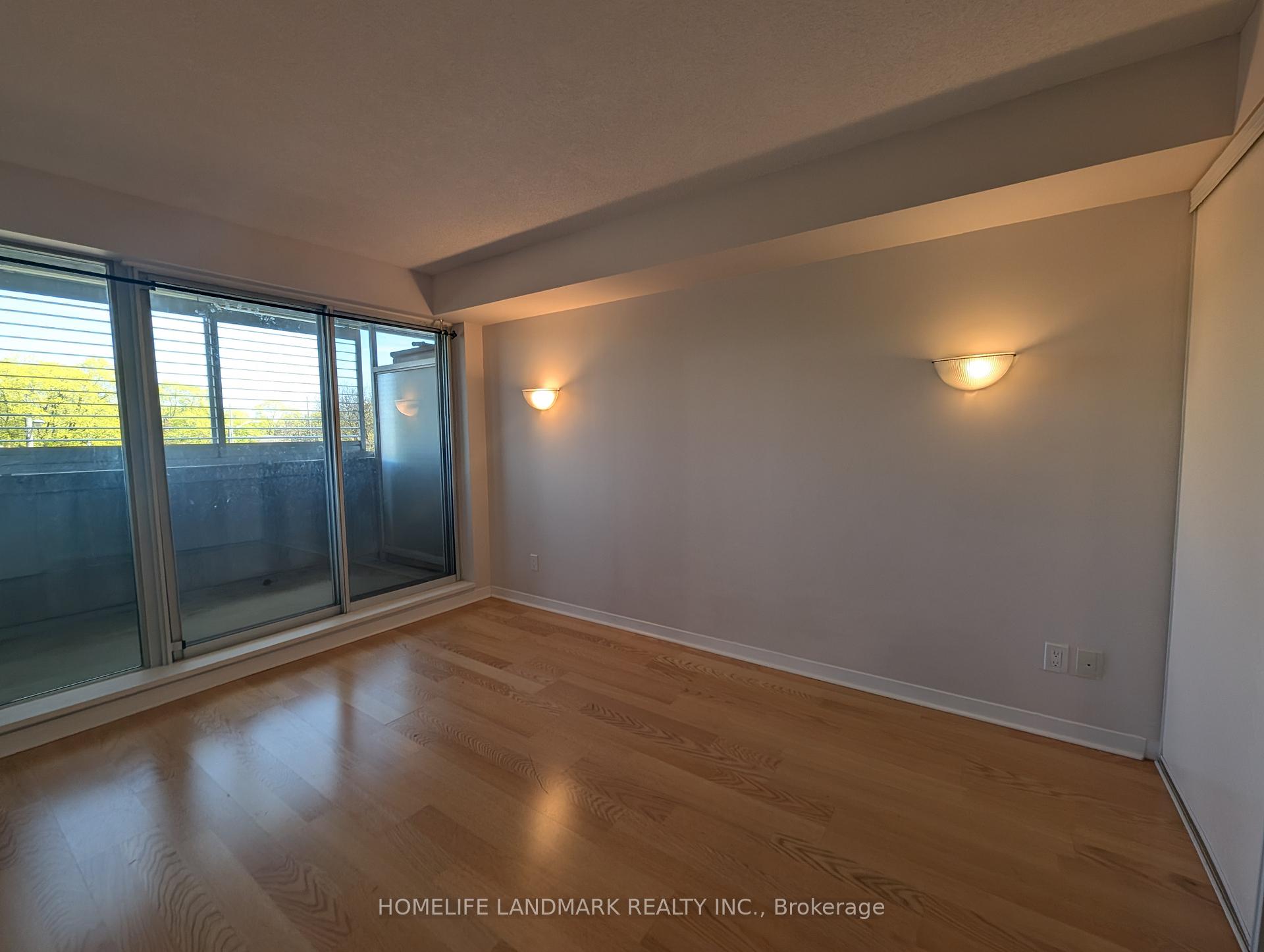 2 Bedrooms Condo at 1050 The Queensway, Toronto For sale