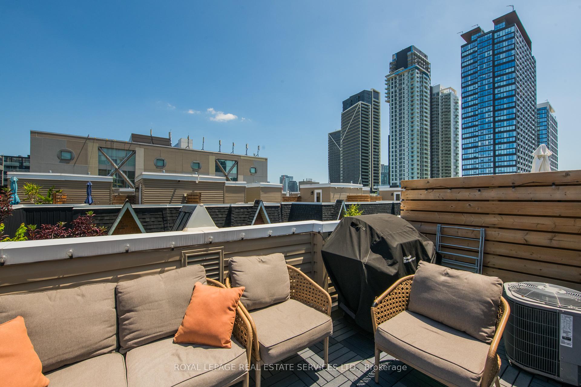 2 Bedrooms Condo at 29 canniff, Toronto For sale