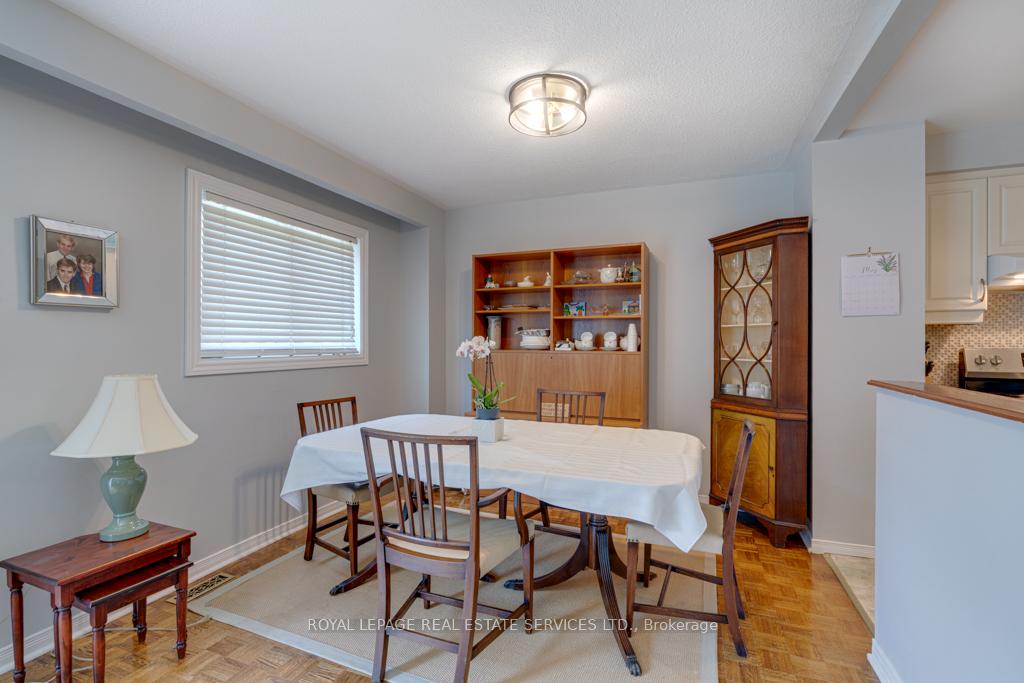 4 Bedrooms Condo at 584 Forestwood, Burlington For sale