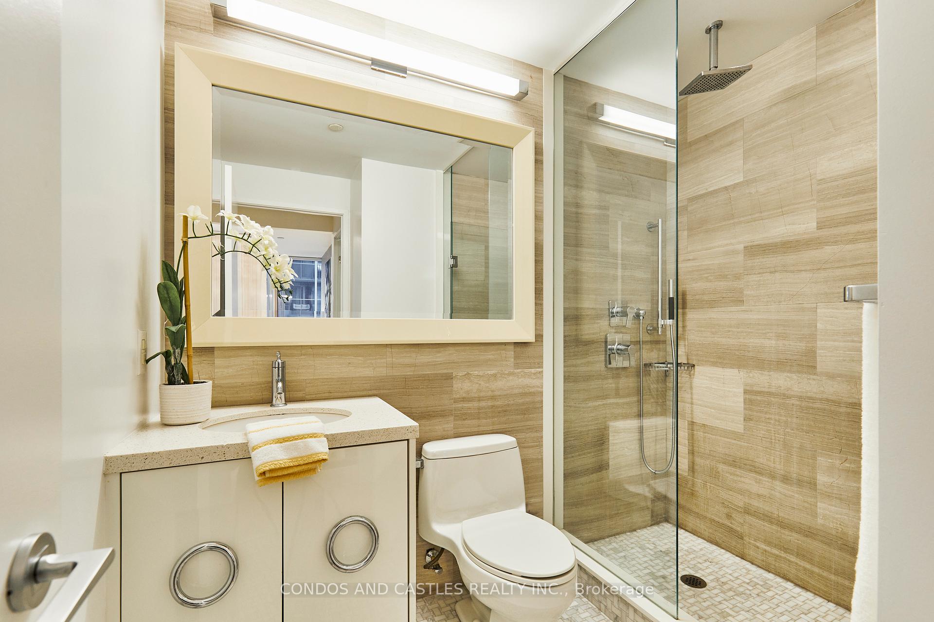 2 Bedrooms Condo at 88 Park Lawn, Toronto For sale