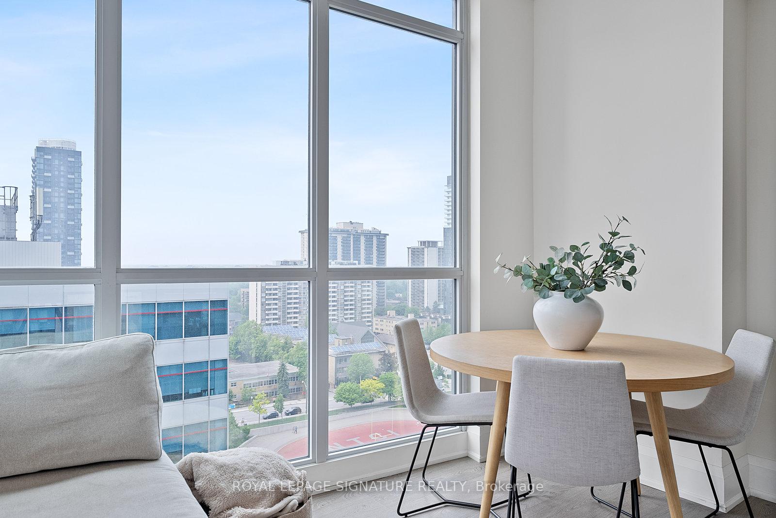 2 Bedrooms Condo at 30 Roehampton, Toronto For sale