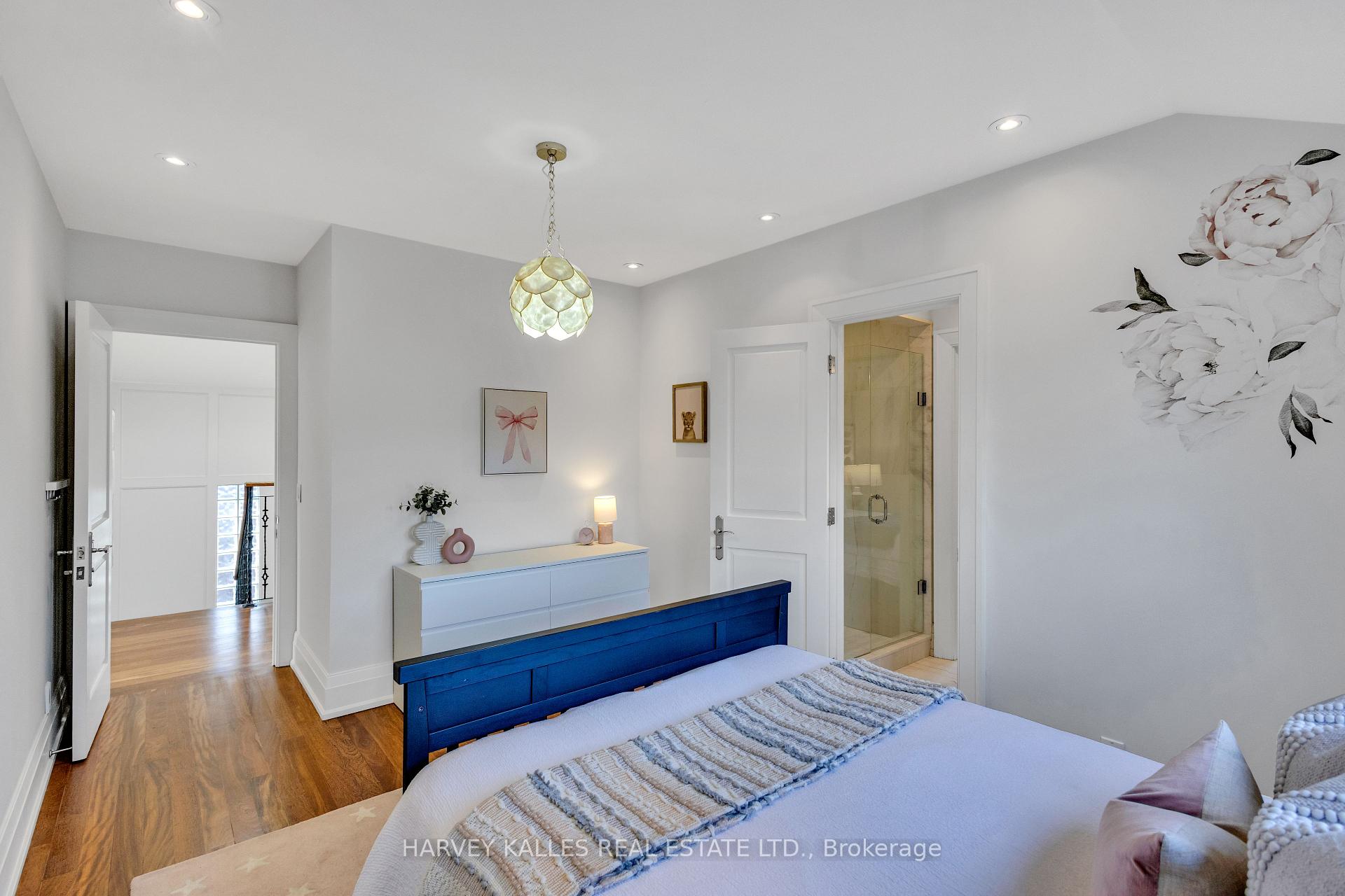 10 Easton Road