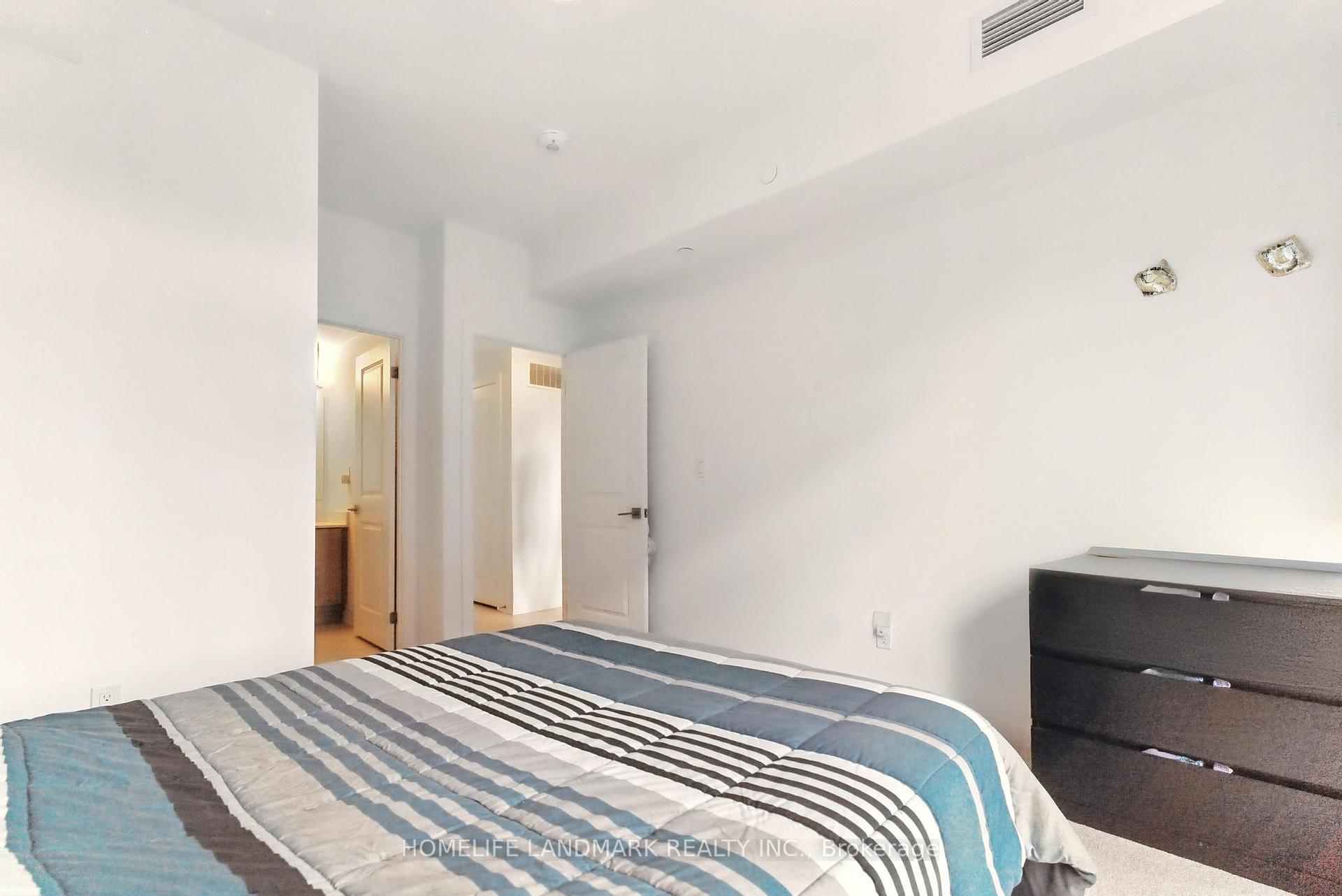 2 Bedrooms Condo at 4015 Hickory, Mississauga For sale
