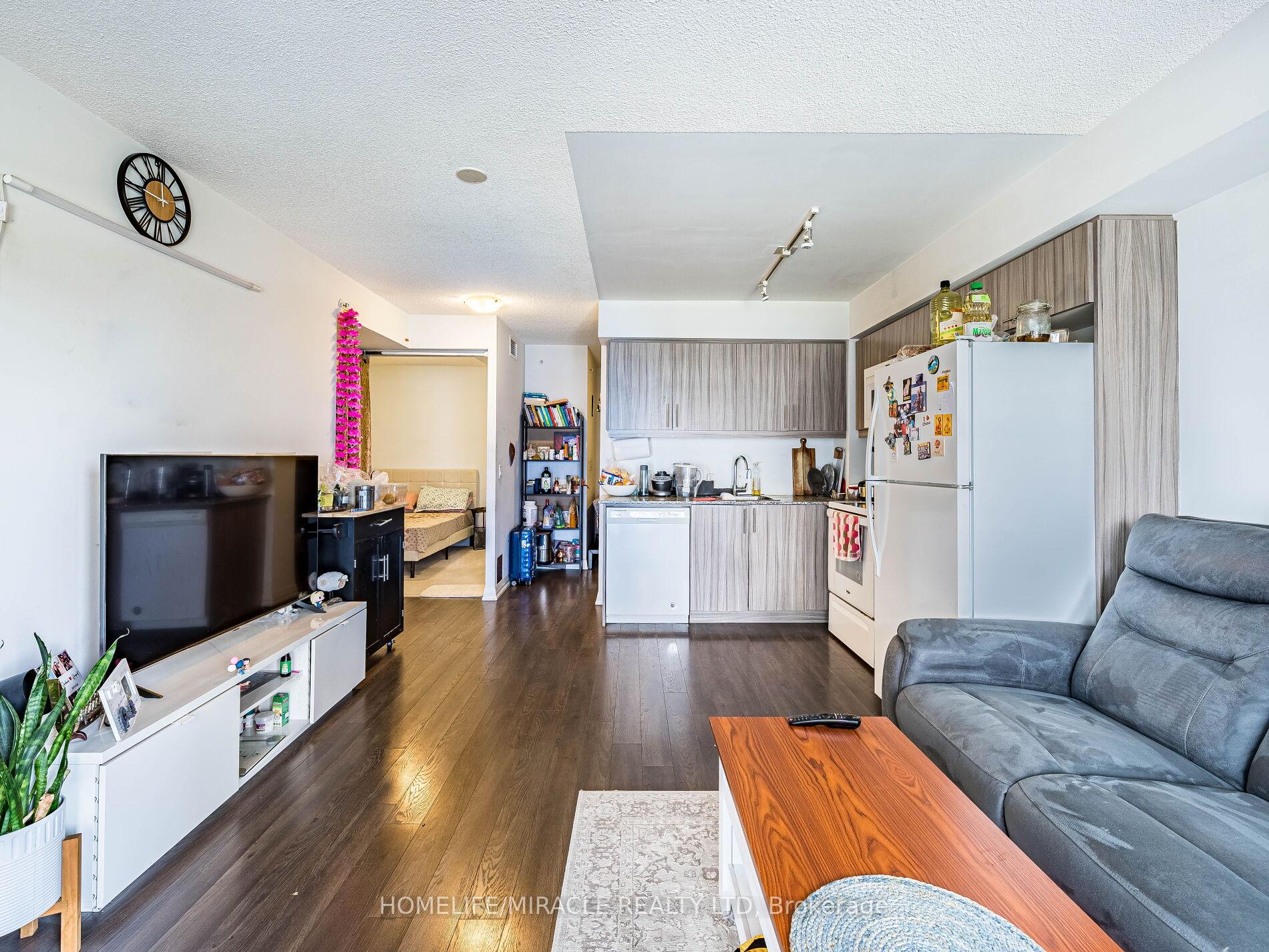 3 Bedrooms Condo at 30 Meadowglen, Toronto For sale