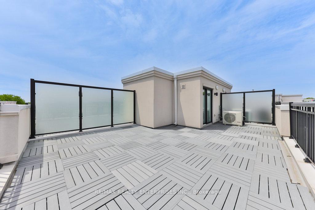 2 Bedrooms Condo at 657 Cricklewood, Mississauga For sale