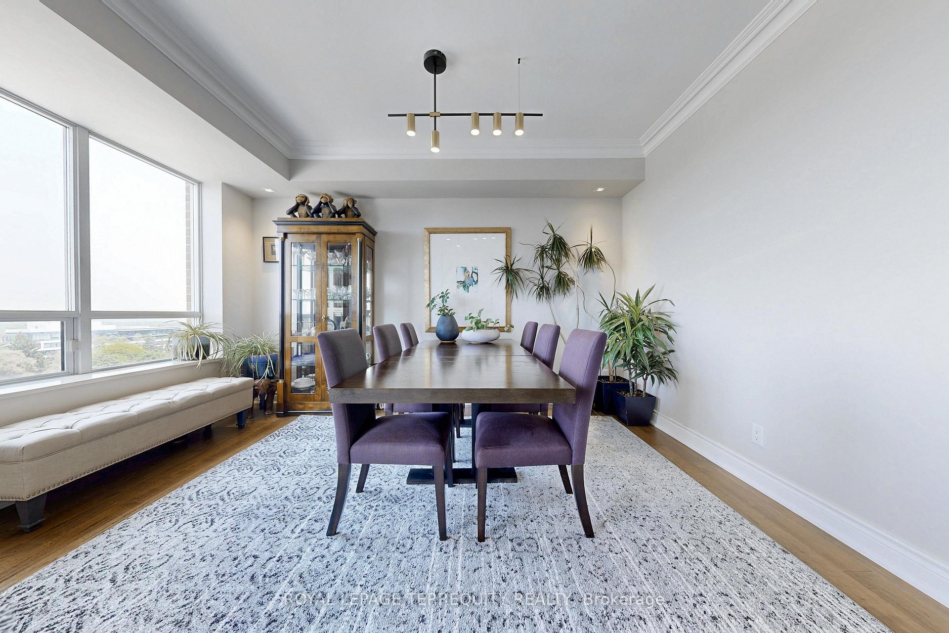 3 Bedrooms Condo at 2 Clairtrell, Toronto For sale