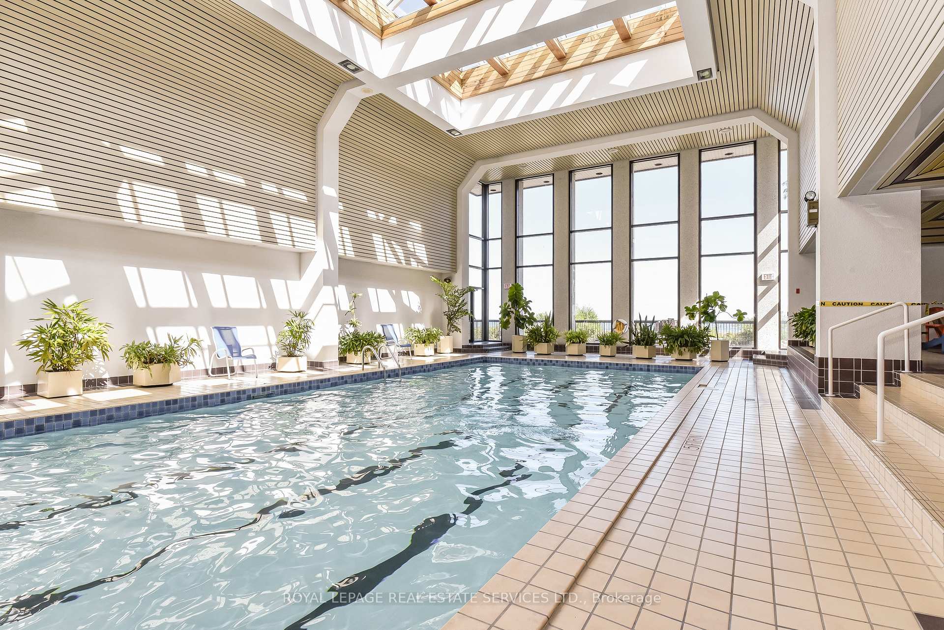 2 Bedrooms Condo at 2180 Marine,  Oakville For sale