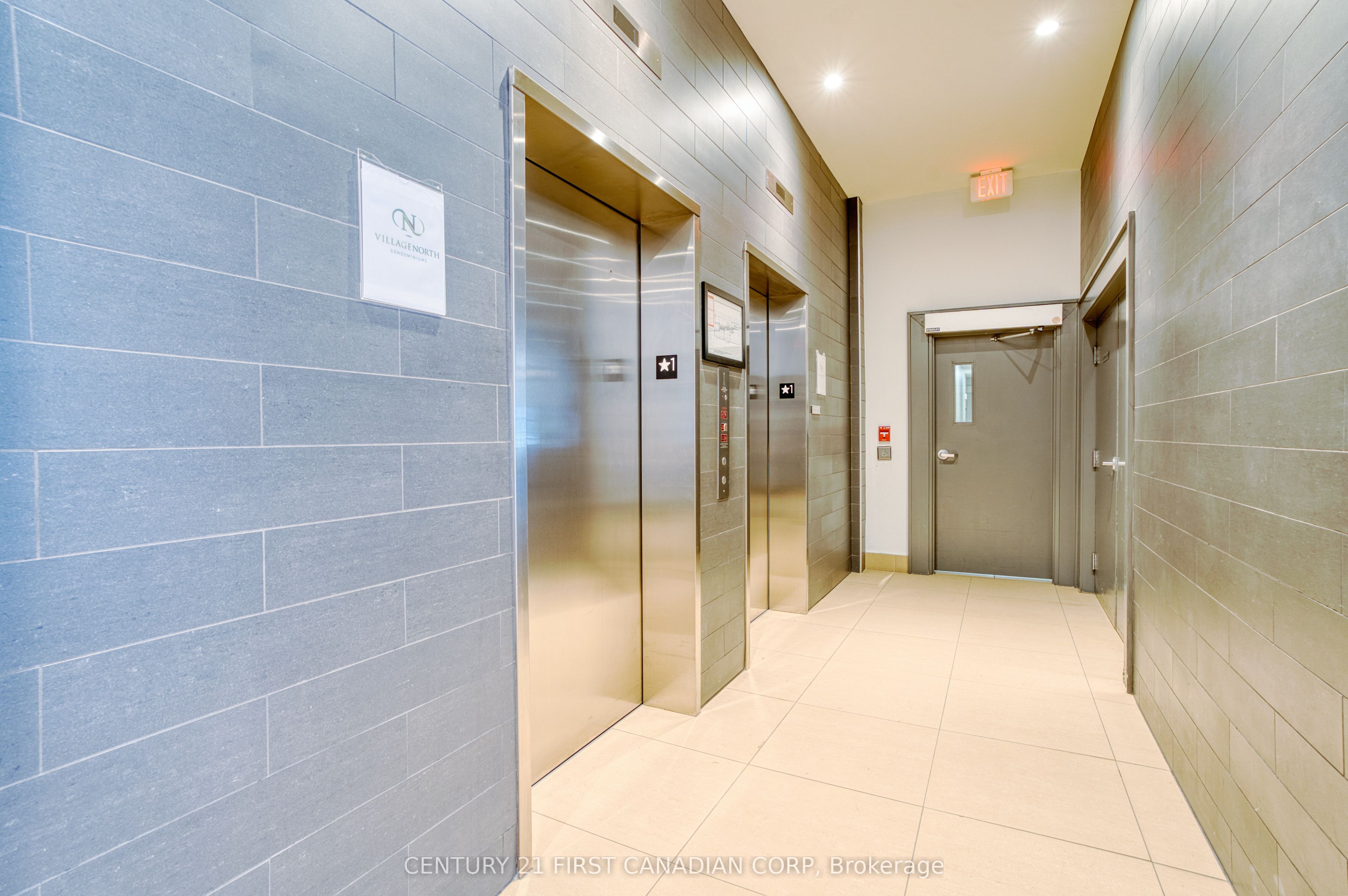 240 Villagewalk Boulevard, #812